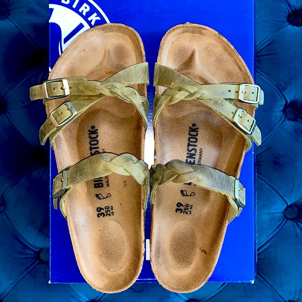 Like New, Birkenstock Sandals Womens size 39, Regular fit,(Women’s size 8.0/8.5)